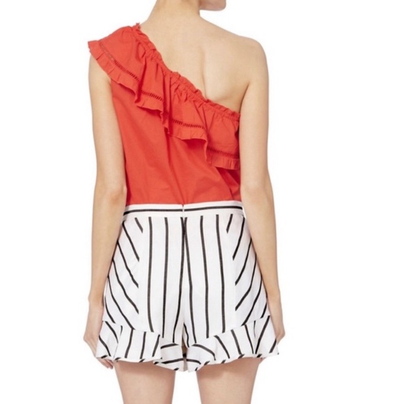 Intermix Linen Ruffle Shorts - Picture 2 of 7